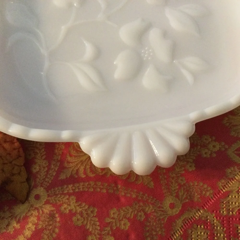 2 Vintage Milk Glass Hazel Atlas Milkglass Snack Plates - Picture 5 of 10